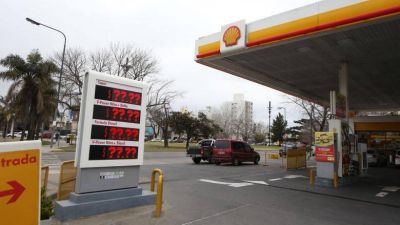 El gobierno desdobl� la suba del impuesto a los combustibles para moderar el incremento de precios 