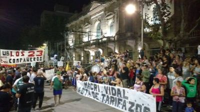 Mercedes se moviliz� contra el tarifazo y los despidos