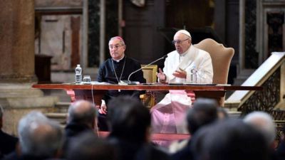 El Papa a sacerdotes de Roma: llevo el dolor de los esc�ndalos que est�n en todos los diarios del mundo
