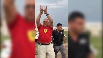 Pata Medina sali� de la c�rcel para visitar la tumba de su hermana y fue ovacionado por la 