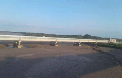 Ins�lito comportamiento del Bermejo deja sin agua a Castelli y otras poblaciones