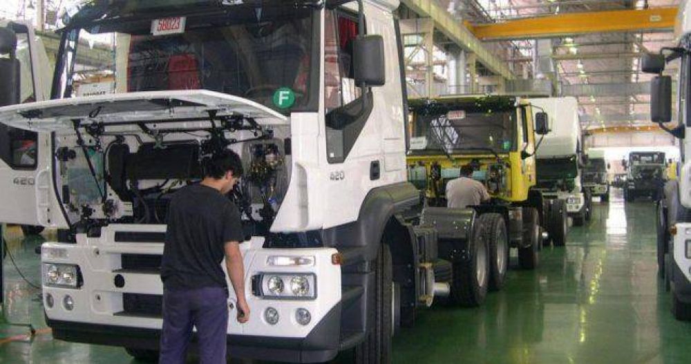 Iveco tambin suspende 900 operarios en su planta cordobesa