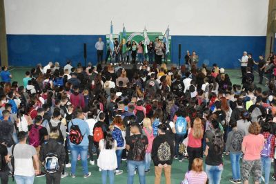 Inauguraron el play�n de usos m�ltiples de la ES 3 del Barrio Policial