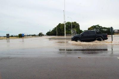Pedido a Vialidad por el estancamiento de agua en las banquinas de las rutas