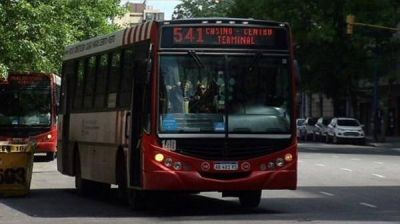 Otra noche sin colectivos y UTA eval�a �un paro total�