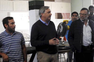 Gygli y Ruggiero lanzaron la capacitaci�n en carpinter�a en aluminio
