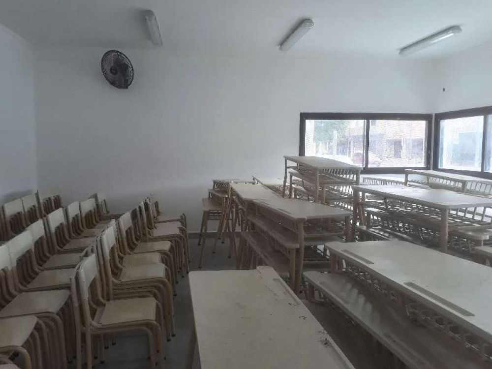 Nuevo mobiliario para la obra de ampliaci�n de la Escuela Secundaria T�cnica N� 3 de Necochea 