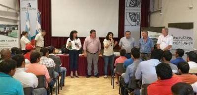 Capacitaci�n a 280 trabajadores yerbateros y entrega de 80 libretas en Corrientes