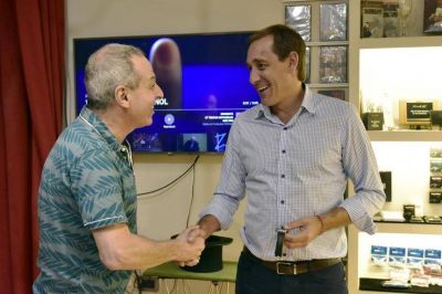 En campa�a: intendente Pro le pone un toque de 