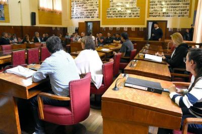 Tras fuertes cr�ticas, el Concejo aprob� un leasing para maquinaria vial