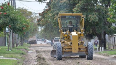 Reparan calles de tierra de uno de los barrios m�s golpeados de la ciudad