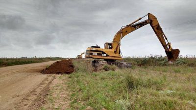 Adri�n Furno, diversos trabajos en caminos rurales