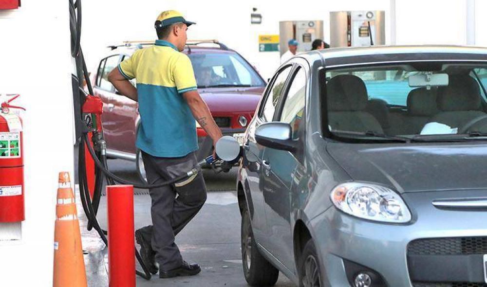 Combustibles: Pronostican que para abril el piso del aumento ser de un 3 por ciento
