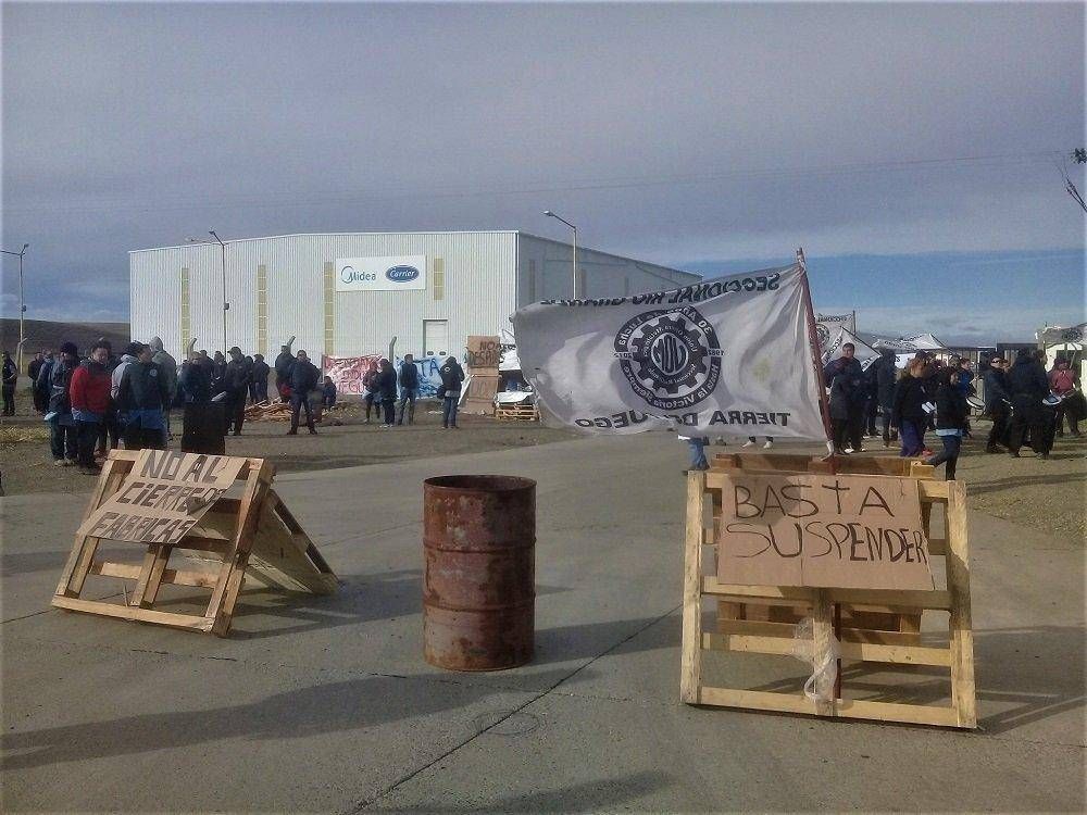 Tierra del Fuego: Trabajadores de empresa electrnica se manifiestan por despidos