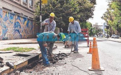 Readec�an bocas de tormenta y conductos pluviales en la zona de Parque Saavedra