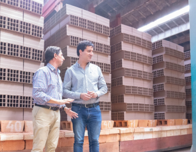 Maxi Abad contin�a su recorrido por empresas marplatenses