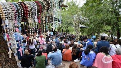 La historia de la virgen que produce desmayos en Salta y que llegar� a La Plata