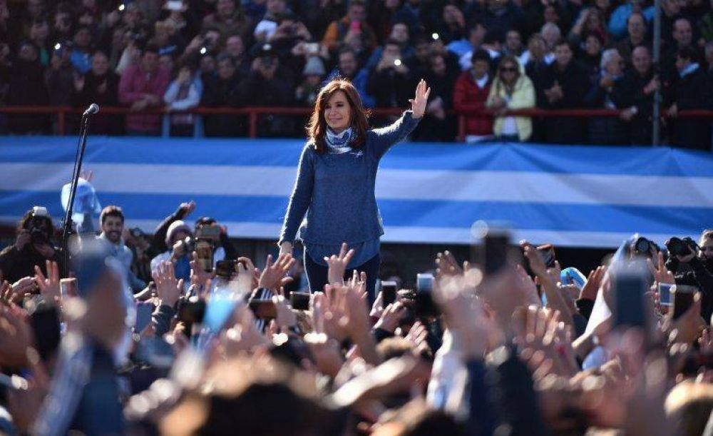 Cristina Kirchner gana en primera vuelta: Magnetto quiere bajar a Macri y jugar con Vidal y Tinelli