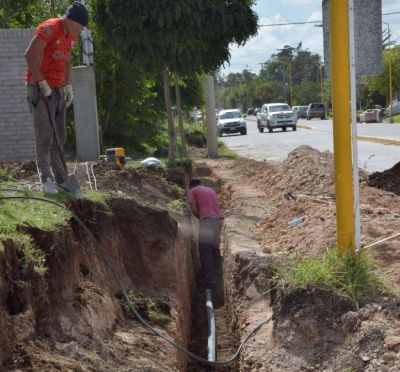 M�s agua, cloacas y pavimento