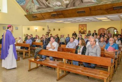 El Obispo junto a pol�ticos, sindicalistas y dirigentes en Jornada de Reflexion