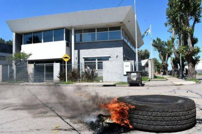 El Consorcio Portuario denunci� el bloqueo y rechaz� negociar bajo presi�n