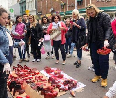 Baragiola, Abad, Bordaisco y Bolgeri pintaron “Zapatos Rojos” junto a la JR