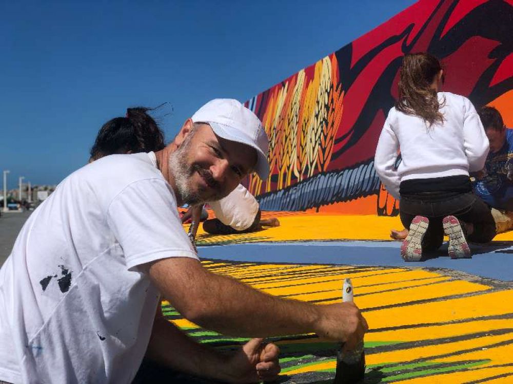 Restauran el Mural Reflejos en la Escollera de Puerto Quequn