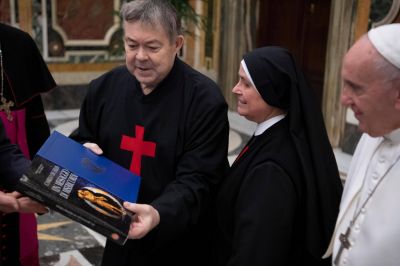Papa Francisco: �La ternura es la �m�dula� de nuestro encuentro con las personas que sufren�