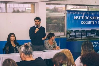 Facundo L�pez acompa�� el inicio del ciclo lectivo del Instituto N� 31