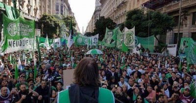 Estatales porte�os paran y reclaman reapertura de paritarias porque �miles de trabajadores est�n por debajo de la l�nea de la pobreza�