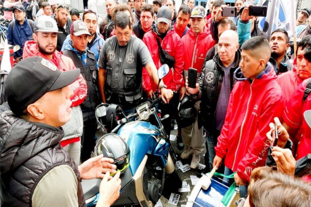 Un mar de motociclistas marcharon contra las APPS negreras y fueron recibidos por el gobierno porteo