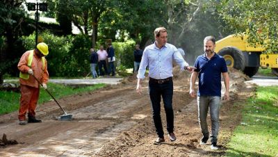 En modo reelecci�n y cumpliendo con Vidal, Garro mostr� obras en City Bell