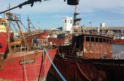 Desguazar�n 20 buques abandonados en las aguas del Puerto