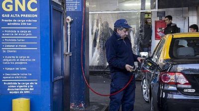 Diputados proponen eximir a taxistas y remiseros del IVA a los combustibles