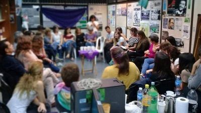 Actrices Argentinas, Mujeres de Coca Cola y estatales debatieron sobre los desaf�os post 8M