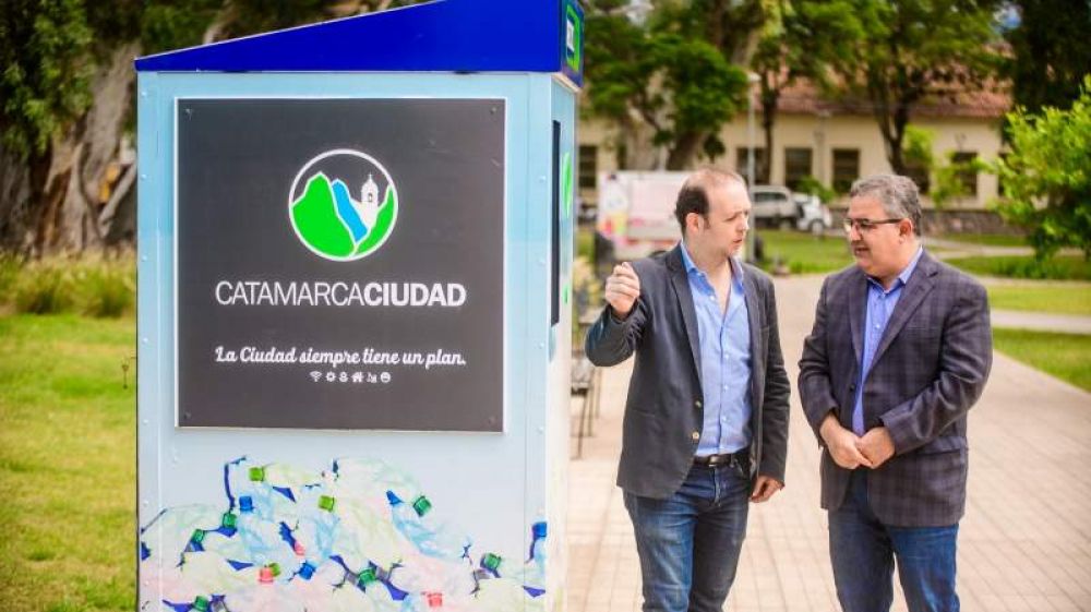 M�quina recicladora entrega descuentos en comercios a cambio de residuos