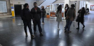 Renunci� un hist�rico profesor de Medicina de la UNLP por el �masivo ingreso� de alumnos �hablen o no nuestro idioma�