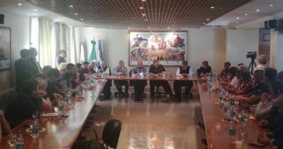 El Frente Sindical marchar� el 4 de abril e ir� a un paro general a�n sin la CGT