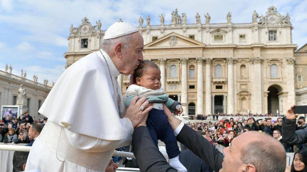 El Papa a los pediatras: que la sanidad sea incluyente y que las curas no sean solo para ricos