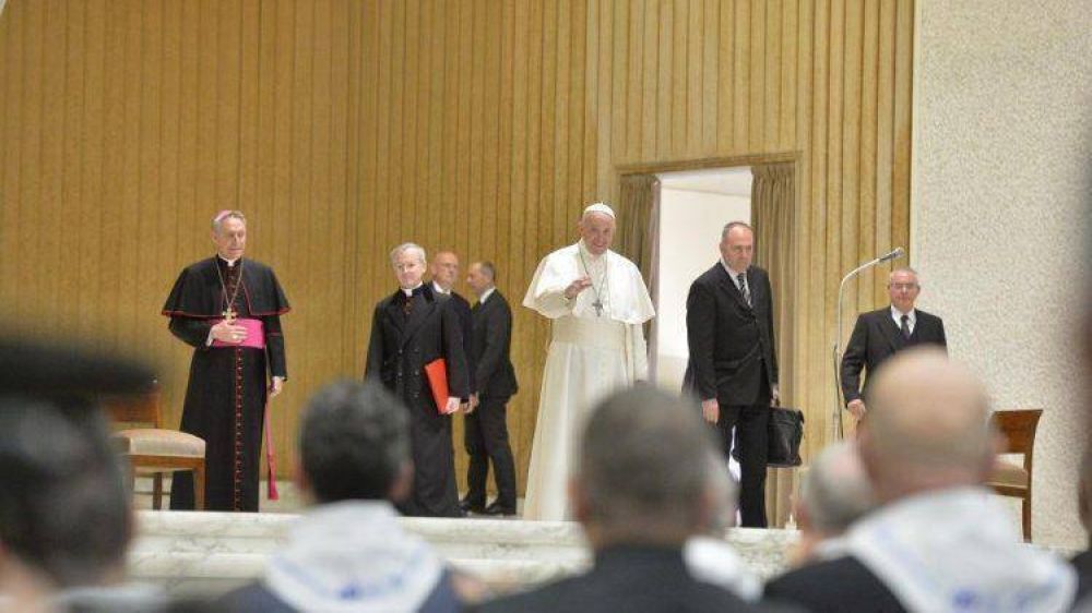 Papa al Centro Tur�stico Juvenil: con los ojos abiertos al mundo