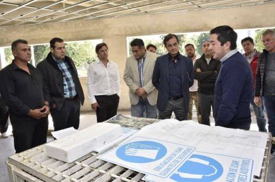 Nardini visit� la construcci�n del nuevo polo de seguridad junto a comerciantes