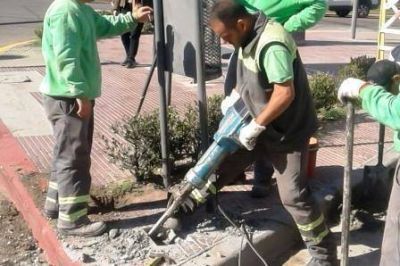 San Fernando contin�a renovando el mobiliario urbano