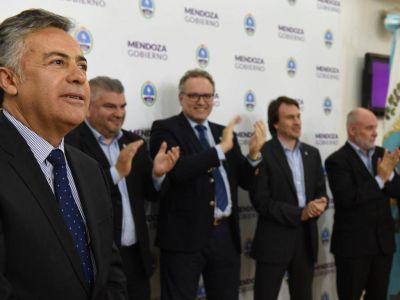 Cornejo reuni� al gabinete ampliado y dio un fuerte mensaje