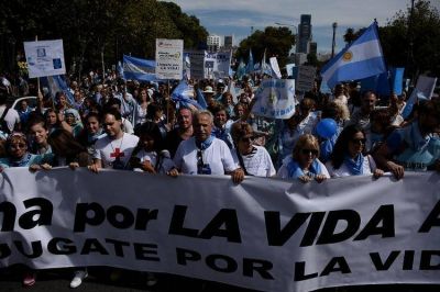 Una multitud marchó en Buenos Aires contra la despenalización del aborto
