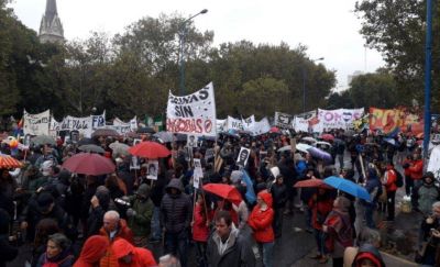 Una multitud marchó en Mar del Plata a 43 años del último Golpe de Estado