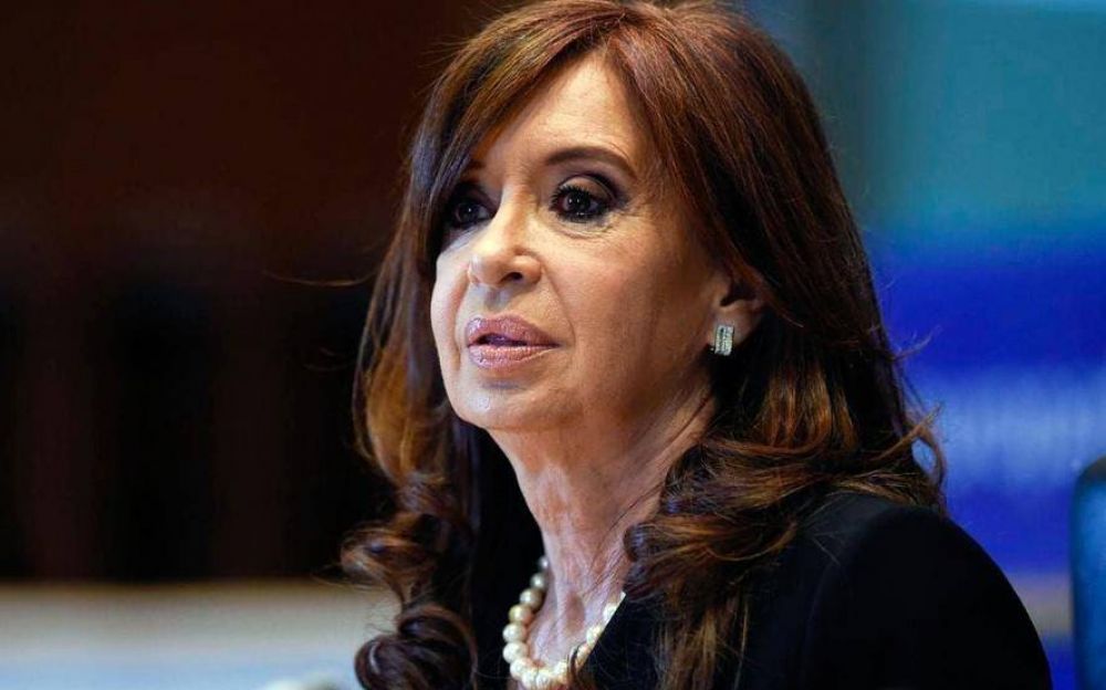 CFK se solidariz con Massa por el robo en el local y el lder del Frente Renovador le respondi 