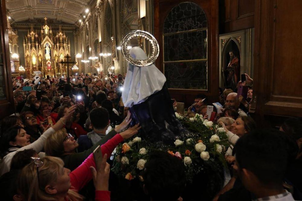 Miles de fieles colmaron San Ponciano para recibir a la Virgen del Cerro