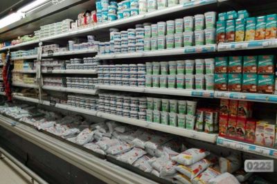 Falta de leche: acusan a empresarios de venderla al exterior y vaciar el mercado argentino