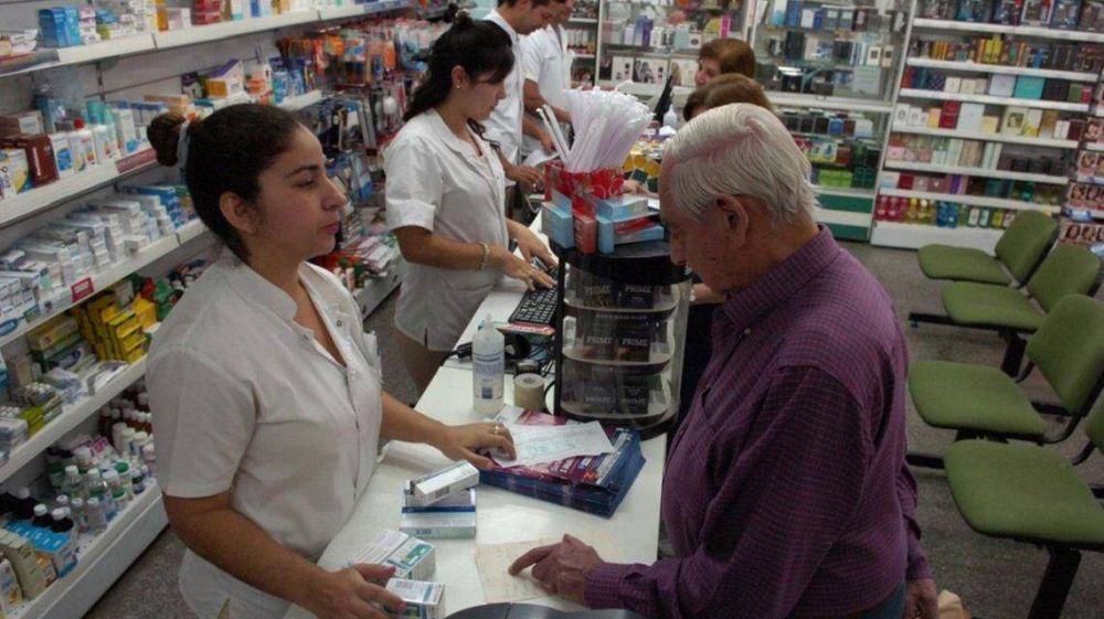 Por la escalada de precios, se derrumba la compra de medicamentos