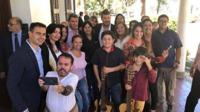 Tinelli suma fotos, pero a�n no consigue apoyos firmes a su candidatura